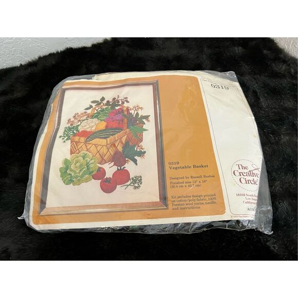New Vintage 1979 CREATIVE CIRCLE 0319 VEGETABLE BASKET Embroidery Russell Bushee - Picture 1 of 4